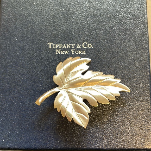 Tiffany & Co Estate Leaf Brooch Pin Sterling Silver 7 Grams TIF300 with box - Picture 1 of 6